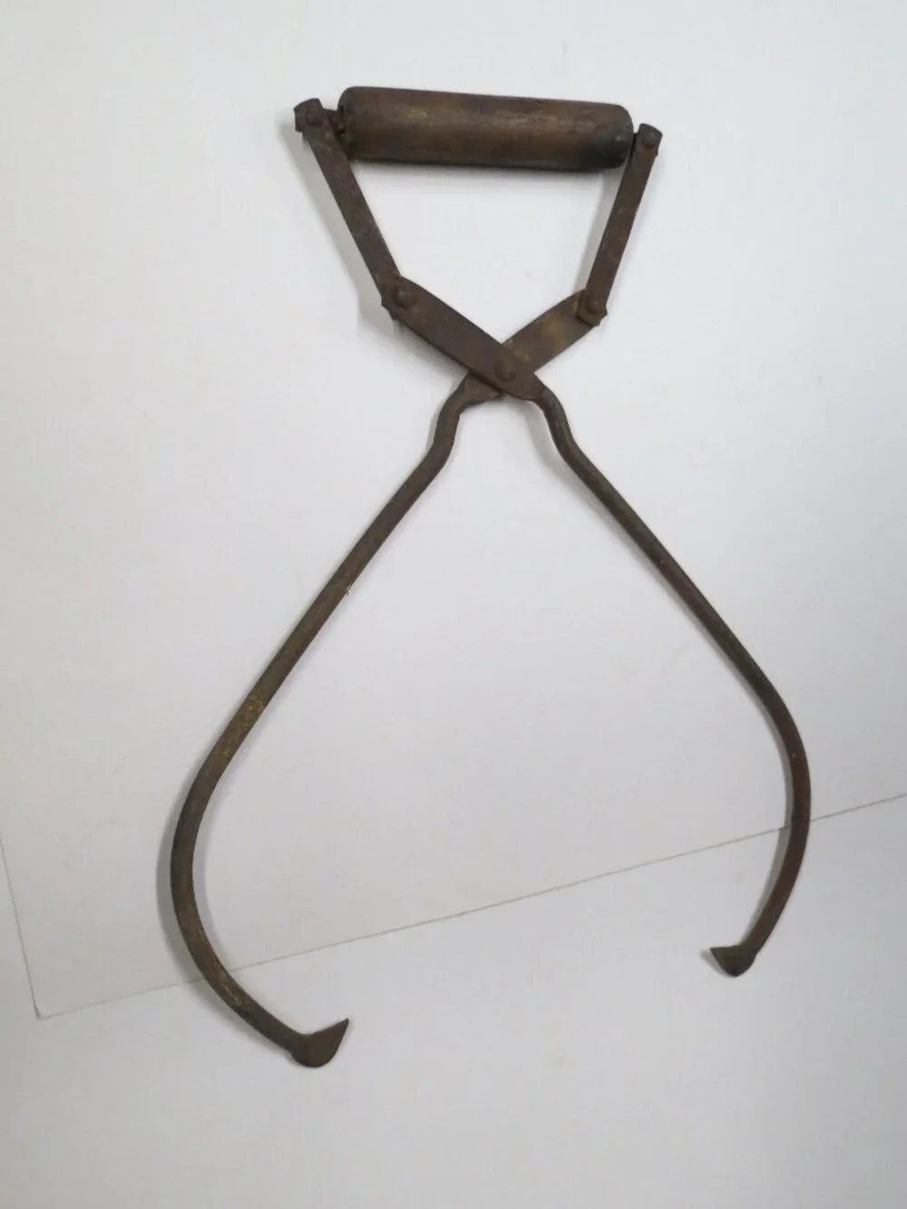 Vintage Ice Tongs Cast Iron, 1940s Rustic Farm & Industrial Tools